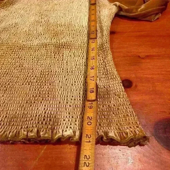 Easel Los Angeles Velvet Top. Womens size Small. Gold. Bodycon fit, Festive,Fall - Picture 4 of 7